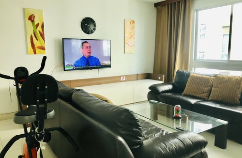 Bang Na Apartment | Stunning Apartment at a Bargain price, close to MRT, markets, shops