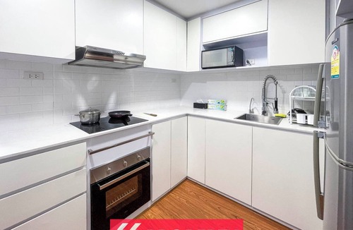 Chang Phueak Apartment | Stunning Mountain View Duplex w Full Kitchen - Walk to Nimman