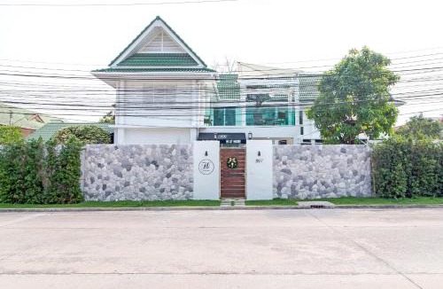 Nong Prue Villa | Stylish 2-Villa Combination by Hi At Home