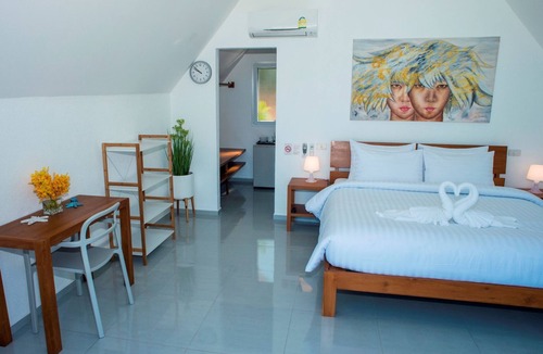 Ko Chang Bed & Breakfast | Sunset Emily Villas - ROOM 7B/1 - double bedroom with sea view & BREAKFAST