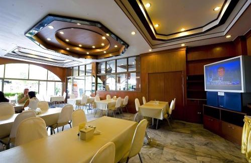 Wua Lai Hotel | Super OYO 1096 Winner Inn Hotel