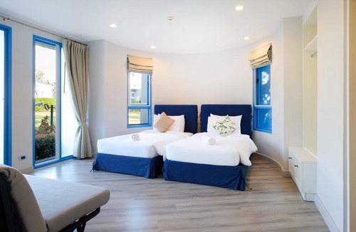 Hua Hin Apartment | Swell in Santorini