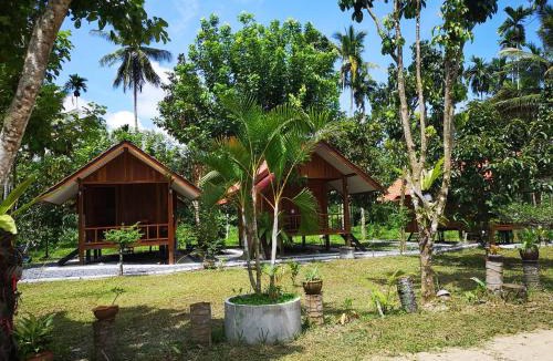 Lan Saka House | Taluangjit Resort&Garden