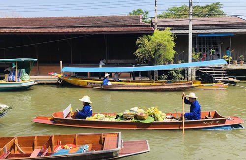 Damnoen Saduak House | Thai style wooden home, Stay like a local, canal view,quite place.