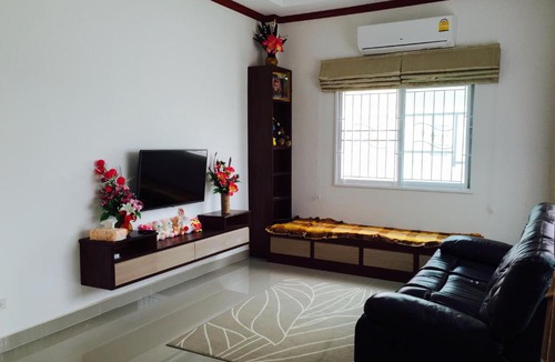 Sattahip House | The Anchor Homestay