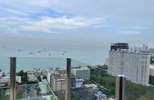 Pattaya Bay Apartment | The Base Central Pattaya Thai