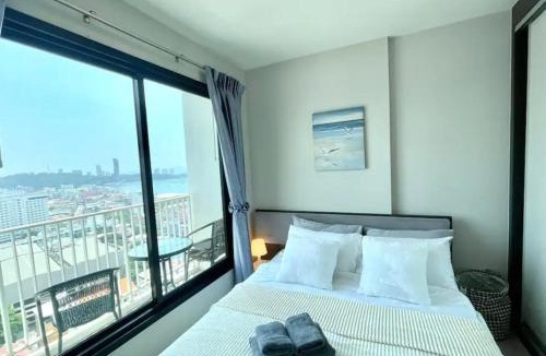 Pattaya Bay Apartment | The Base Central PATTAYA Long Balcony King-Bed with Infinity Pool & Free Netflix