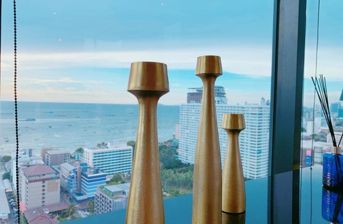 Pattaya Bay Apartment | THE BASE Seaview Holiday Inn