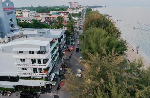 Cha-am Hotel | THE BEACH CHA AM Suites