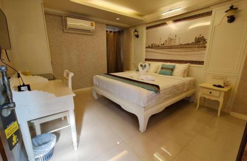 Thapae Hotel | The Boone Hotel
