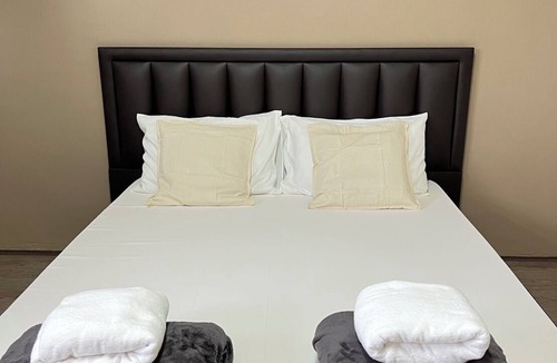 Chong Nonsi Hotel | The Cage Yan Nawa