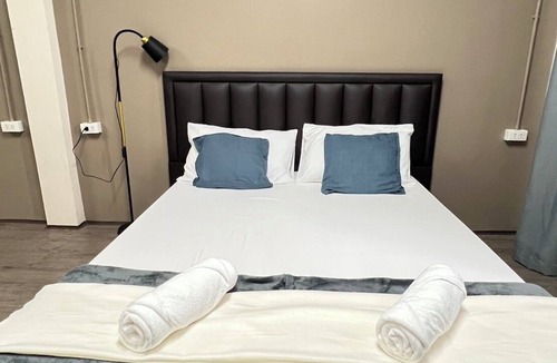 Chong Nonsi Hotel | The Cage Yan Nawa