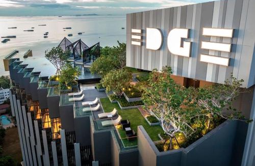 Pattaya Bay Apartment | The EDGE Central PATTAYA with Living Room & Infinity Pool
