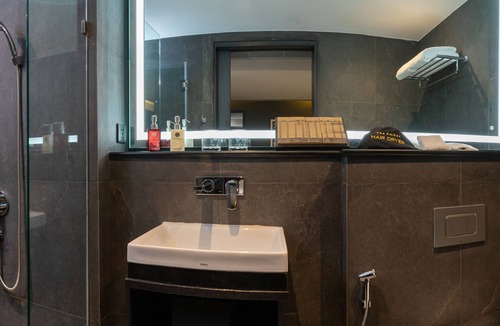 Talat Yot Hotel | The Gravitique Hotel Khaosan