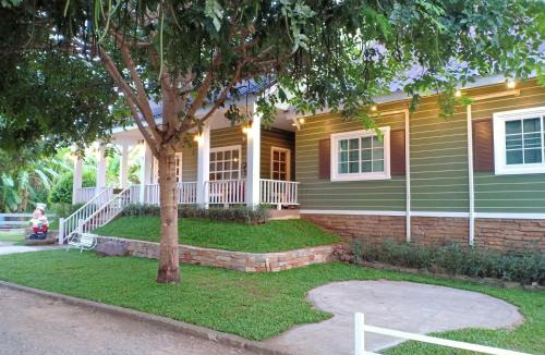 Lat Bua Khao Resort | The Green Land Farm