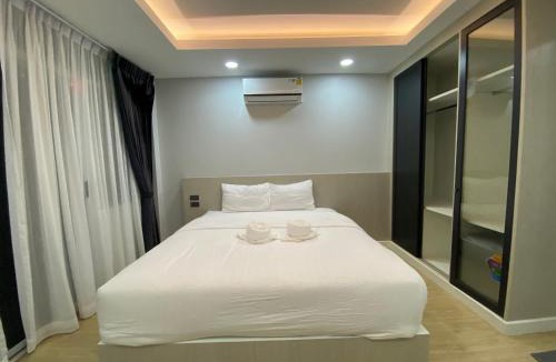 Kamphaeng Phet Hostel | The leaf mango tree
