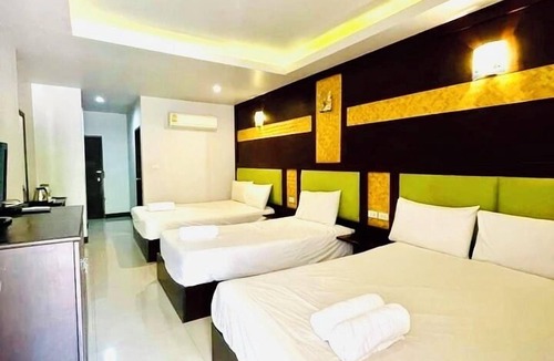 Koh Lan Hostel | The leaf&pool hostel