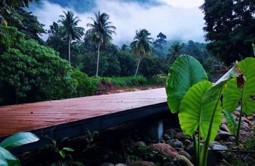 Lan Saka Bed & Breakfast | The Lodge At The Creek Haus