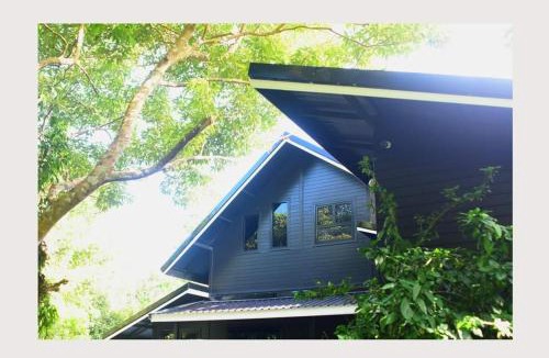 Lan Saka Bed & Breakfast | The Lodge At The Creek Haus