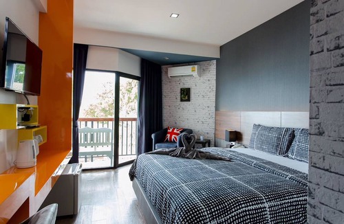 Tha Thaewawong Hotel | The Loft Seaside Sriracha
