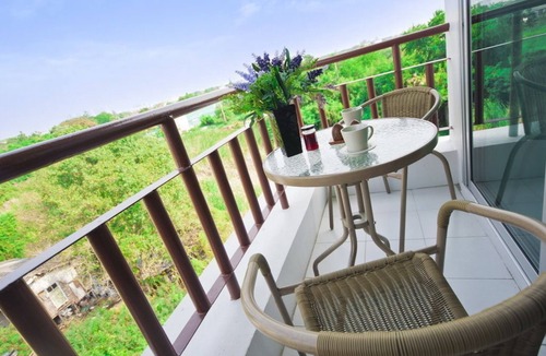 Nuanchan Apartment | The Meet Green Apartment