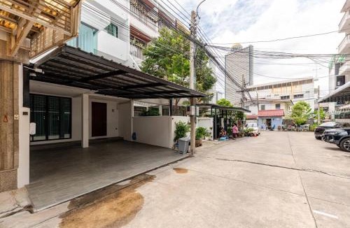 Yan Nawa House | The Mellow at Sathorn
