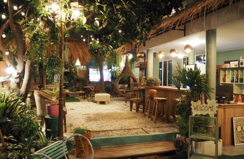 Nana House | The oasis on 8 Tropical 2