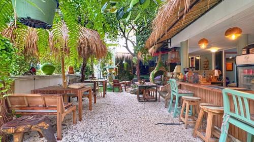 Nana House | The oasis on 8 Tropical 2