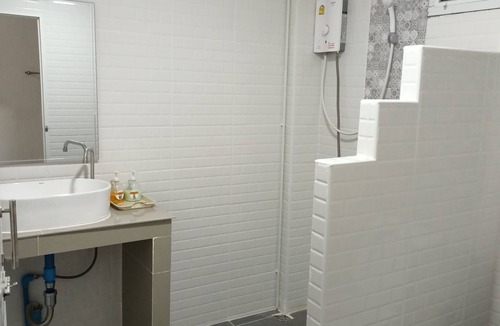 Phetchaburi Hotel | The Peachhotel