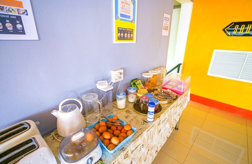 Pom Prap Hotel | The Rooftop Residence