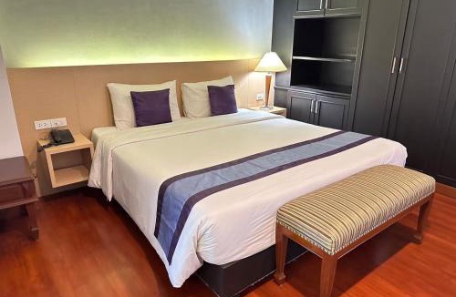Yan Nawa Hotel | The Step Sathon