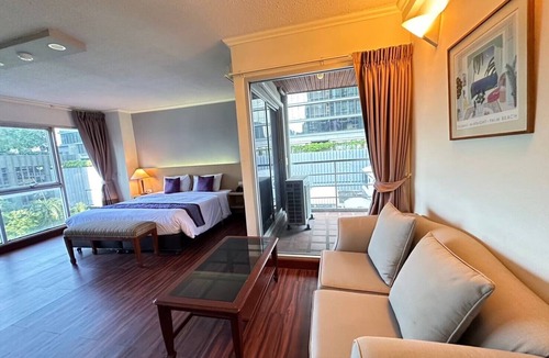 Yan Nawa Hotel | The Step Sathon