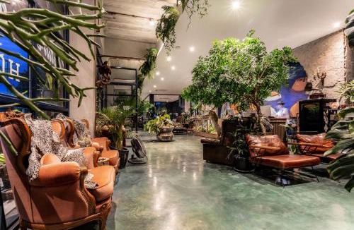 Surin Hotel | THE WOOD