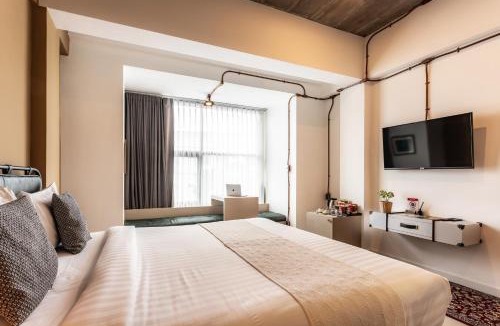 Surin Hotel | THE WOOD