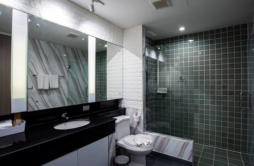 Chidlom Apartment | Three-Bedroom Suite 2 (225 Sqm.)