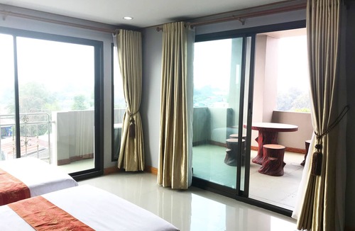 Nakhon Luang Hotel | Toh Buk Seng Riverside