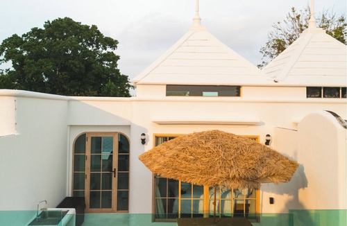 North Pattaya Villa | Tropical Beach House Seaview & Private Rooftop (200m Wongamat Beach)