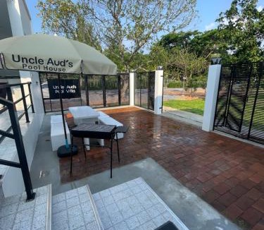 Hat Yai Villa | Uncle Aud's Pool Villa near Hatyai City