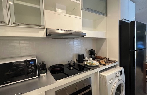 Ratchaprasong Apartment | Unit Langsuan BTS Chidlom 2-Bedroom Apartment in the Heart of Bangkok with Wi-Fi