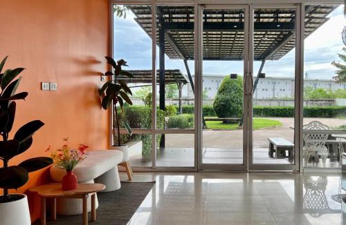 Kabin Buri Hotel | Uou Hotel