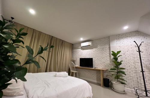Bang Kruai Hostel | Vanilla house