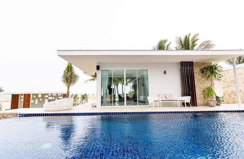 Puk Tian Villa | Vela villa Luxury beachfront Cha am, Thailand