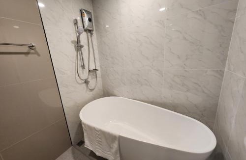 Saen Suk Apartment | Vicky the east ville Bangsean room 15