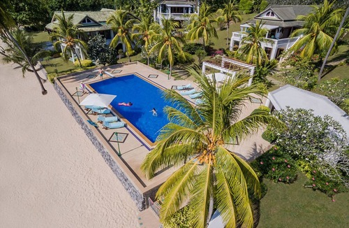 Wichit Villa | Villa Nirvana - Tropical Chic Oceanview 4BR Haven with a Shared Beachfront Pool