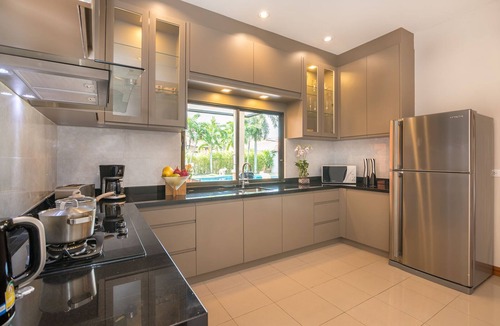 Nong Prue Villa | Villa Pattaya Hill minutes from the Beach/Pattaya/FREE Electricity