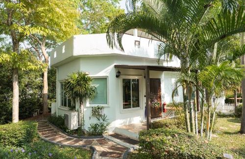 Khanong Phra Resort | Villa Reina Resort
