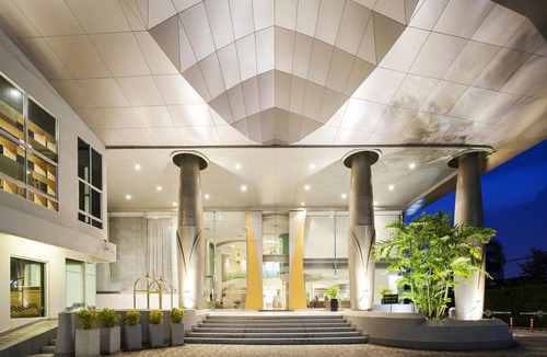 Phra Khanong Hotel | Viva Garden Serviced Residence