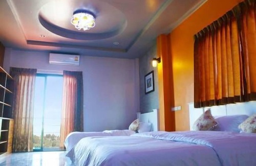 Warin Chamrap Hotel | Waen Petch Place