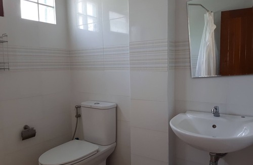 Tha Yang Hotel | Wattana House