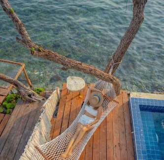 Koh Lan Hotel | White Beachfront Pool Villa Koh Larn
